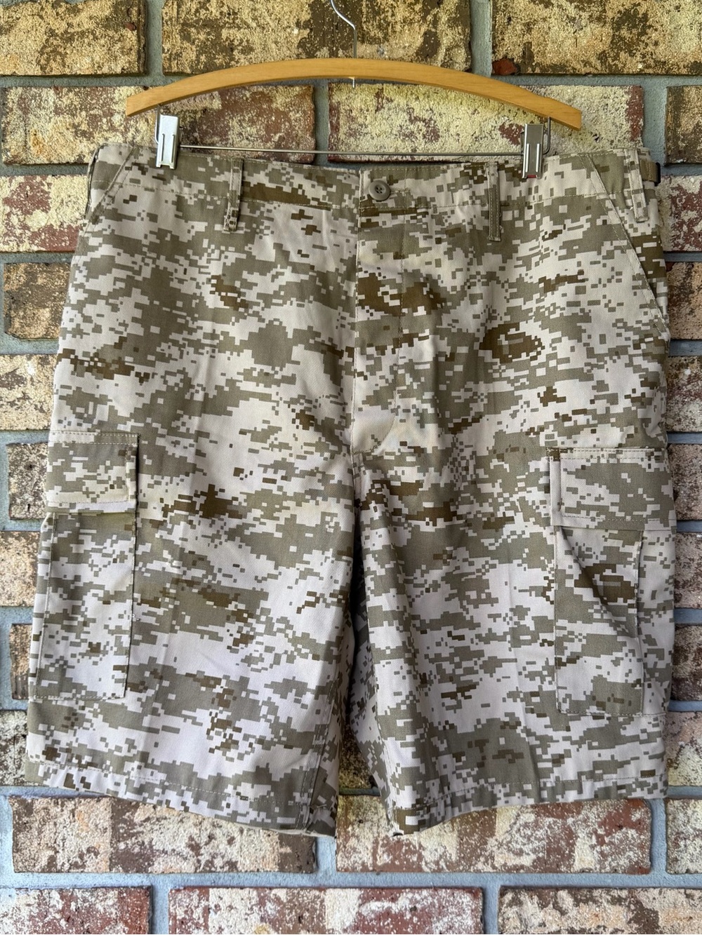 Men’s Camo Cargo Shorts Size Large Regular 35” to 39” Waist 6 Pockets Excellent!